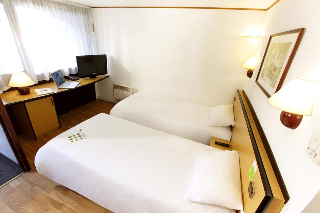 Campanile Manosque Hotel Kamer foto